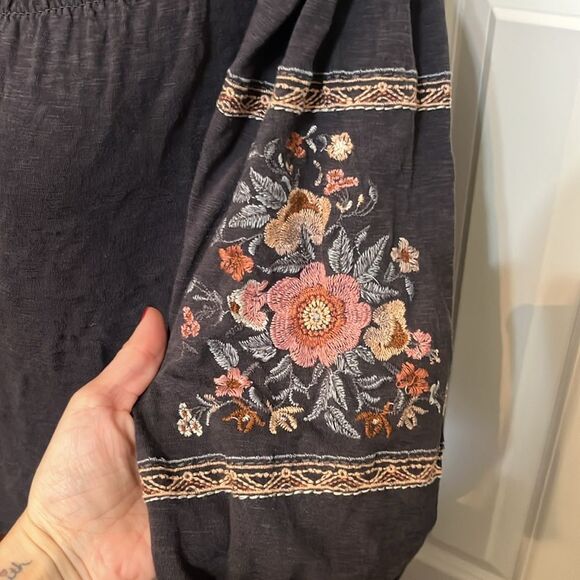 American Eagle Outfitters Grey Floral Embroidered Top Blouse Off Shoulder XS S - Picture 4 of 11